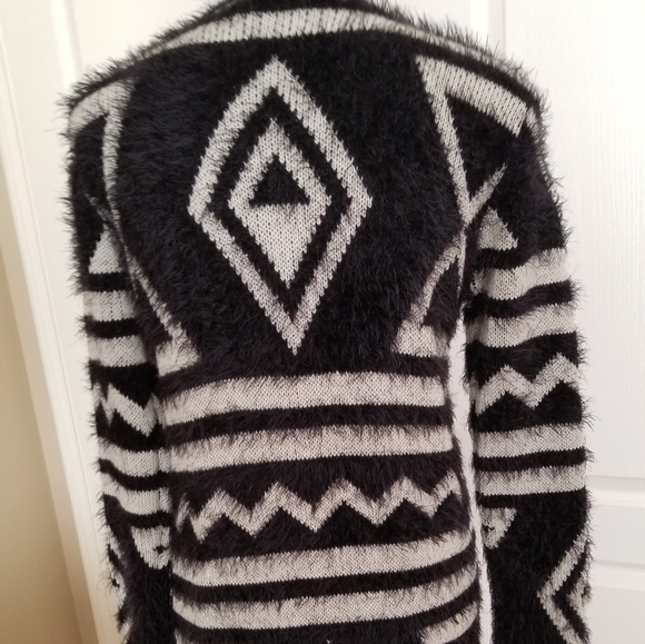 NWOT Michelle Nicole Geometric Women's Sweater - Picture 8 of 8